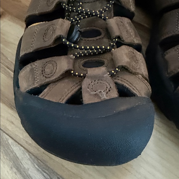 NWOT KEEN  Men’s Brown and Black Outdoor Sandals - Picture 3 of 8
